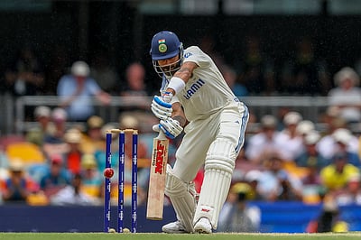 சதமடித்தவருக்கு அறிவுரை ஏன்? கோலியின் சிறுவயது பயிற்சியாளர் ஆவேசம்! 