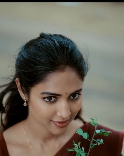 கண்ணு அது 'கன்'னு மாதிரி... வைஷாலி ராஜ்!