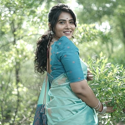 பச்சை இளம்பச்சை... திவ்யா துரைசாமி!