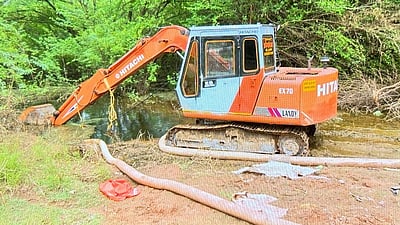 குடியிருப்புகளை சூழ்ந்த மழைநீரை வெளியேற்றும் பணி தீவிரம்