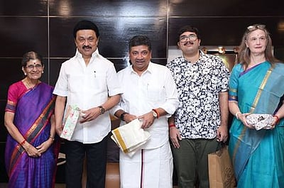 மீனாட்சி சுந்தரேசுவரா் கோயில் குடமுழுக்கு அறிவிப்பு: முதல்வருக்கு நன்றி