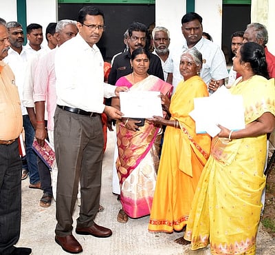 செந்துறையில் உங்களைத் தேடி உங்கள் ஊரில் திட்ட முகாம்: விவசாயிகளுக்கு பரிசுத் தொகை