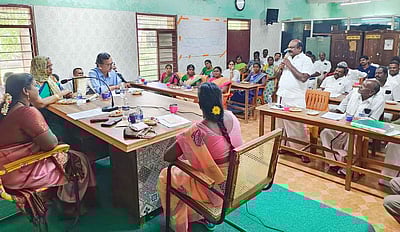 கண்மாய் நடுவிலுள்ள மின்கம்பத்தை அகற்ற ஒன்றியக் குழு கூட்டத்தில் வலியுறுத்தல்