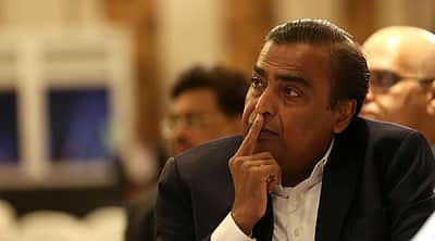 அதானியைவிட 2.5 மடங்கு சரிவைக் கண்ட அம்பானி!