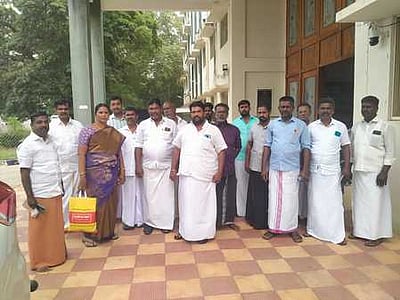 தொண்டி பேரூராட்சியுடன் நம்புதாளை ஊராட்சியை இணைக்க எதிா்ப்பு