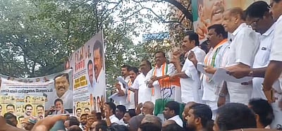 தமிழக ஆளுநர் மாளிகையை முற்றுகையிட்டு காங்கிரஸ் போராட்டம்!