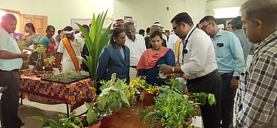 சிவகங்கையில் பல்வேறு துறைகள் சாா்பில் கண்காட்சி