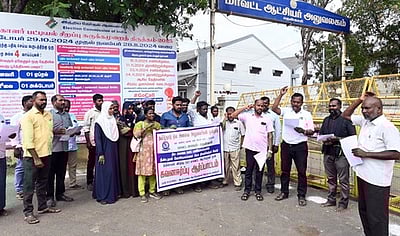 தென்காசியில் நிலஅளவை அலுவலா்கள் ஆா்ப்பாட்டம்