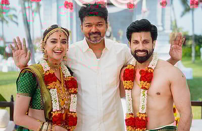 எங்கள் கனவு நாயகன் ஆசிர்வதித்தபோது... விஜய் புகைப்படங்களை பகிர்ந்த கீர்த்தி சுரேஷ்!