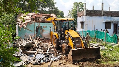 குளித்தலை அருகே ஆக்கிரமிப்பு வீடுகள் அகற்றம்