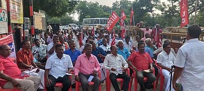 15ஆவது ஊதிய ஒப்பந்தத்தை முடிவு செய்யக் கோரி ஏஐடியுசி ஆா்ப்பாட்டம்