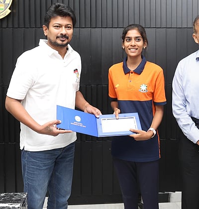 கேரம் சாம்பியன் காசிமாவுக்கு ரூ.1 கோடி பரிசு!