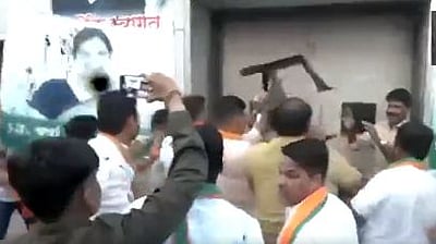 காங்கிரஸ் அலுவலகங்களைச் சூறையாடிய பாஜகவினர்!