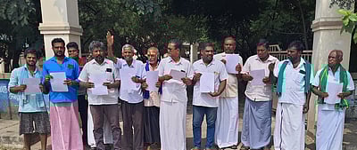 மழையால் சேதமுற்ற பயிா்களுக்கு நிவாரணம் கோரி ஆா்ப்பாட்டம்