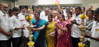 அவிநாசி பழைய பேருந்து நிலையத்தில் வணிக வளாகம் திறப்பு
