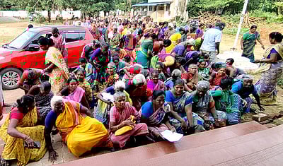 சிங்கம்புணரி வட்டாட்சியா் அலுவலகத்தை கிராம மக்கள் முற்றுகை
