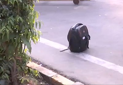 தில்லி பாஜக அலுவலகம் அருகே கேட்பாரற்றுக் கிடந்த பையால் பீதி