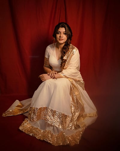 கண்களா? காவியமா?... அபர்ணா பாலமுரளி!