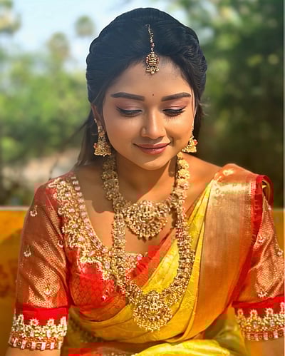 மலரே மெளனமா... ப்ரீத்தி ஷர்மா!