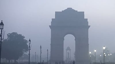 கடும் பனிமூட்டம்: தில்லியின்  வெப்பநிலை 8 டிகிரி செல்சியஸ்!