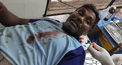 கோடியக்கரை அருகே 3 மீனவா்கள் மீது கடற்கொள்ளையா்கள் தாக்குதல்