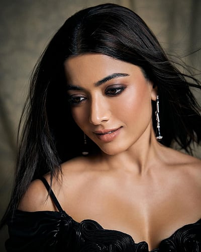 பூங்கொடிதான் பூத்ததம்மா... ராஷ்மிகா மந்தனா!