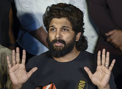 அல்லு அா்ஜுன் வீட்டுக்கு பாதுகாப்பு: உயிரிழந்த பெண்ணின் குடும்பத்துக்கு ரூ. 50 லட்சம் நிதியுதவி