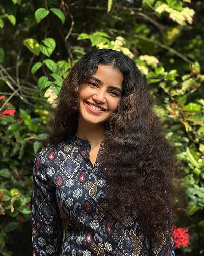 என்றென்றும் புன்னகை... அனுபமா பரமேஸ்வரன்!