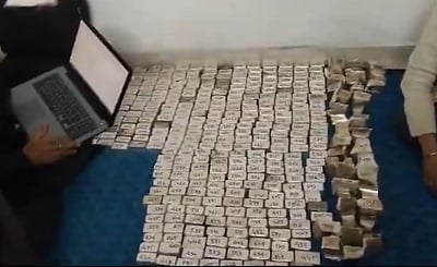 முன்னாள் தலைமைக் காவலர் வீட்டில் 40 கிலோ வெள்ளி, ரூ.2.85 கோடி ரொக்கம் பறிமுதல்!