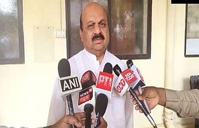 வீழ்ச்சியின் விளிம்பில் காங்கிரஸ்: பசவராஜ் பொம்மை