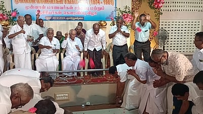 முன்னாள் மாணவா்கள் சந்திப்பு