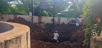 குளத்தில் கழிவுநீா் கலப்பதை தடுக்க வலியுறுத்தல்