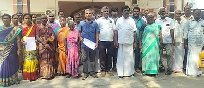 வெள்ளத்தால் வாழ்வாதாரம் பாதிப்பு: ஆட்சியரகத்தில் கிராம மக்கள் மனு