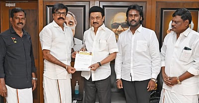 விஜயகாந்த் நினைவு தினம்: முதல்வா் உள்ளிட்ட அரசியல் தலைவா்களுக்கு தேமுதிக அழைப்பு