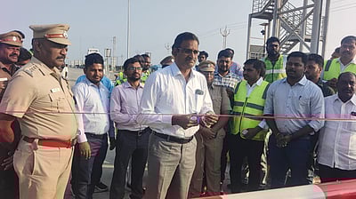 கொத்தட்டை சுங்கச்சாவடி: தனியார் பேருந்து உரிமையாளர்கள் போராட்டம்