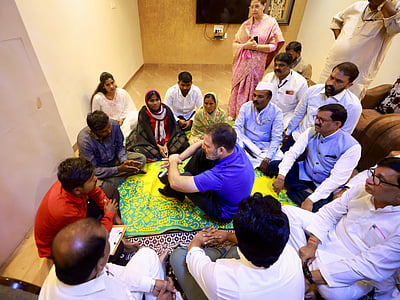 நீதிமன்றக் காவலில் உயிரிழந்த இளைஞரின் குடும்பத்தினரைச் சந்தித்த ராகுல் காந்தி!