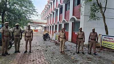 ஒருங்கிணைந்த நீதிமன்றத்தில் 
கூடுதல் போலீஸாா் பாதுகாப்பு