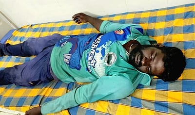 மீன் தாக்கிய மீனவா்
மருத்துவமனையில் அனுமதி