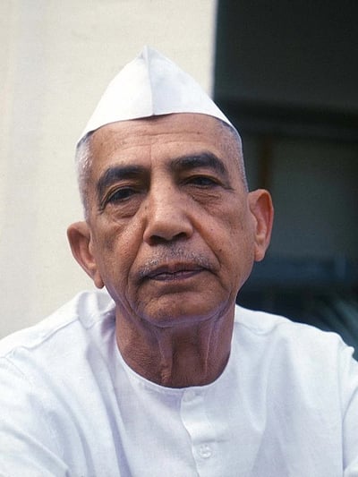 முன்னாள் பிரதமா் சரண் சிங் பிறந்த தினம்: தலைவா்கள் மரியாதை