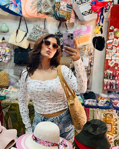 செல்பி கொஞ்சம் அதிகமா?  கல்பனா சர்மா!