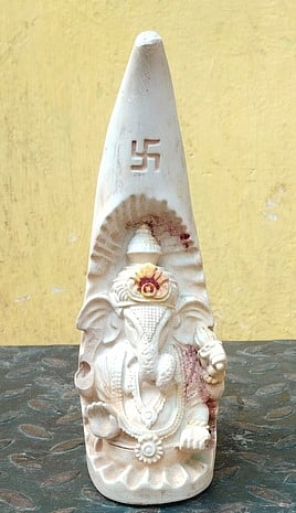 கிருஷ்ணகிரி அருகே திமிங்கலம் எச்சம் வைத்திருந்த முன்னாள் ராணுவ வீரா் உள்பட இருவா் கைது