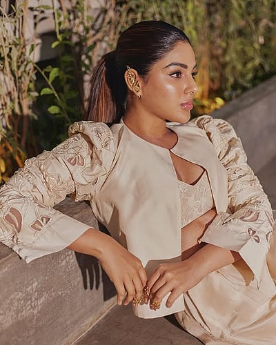 வெண்மையில் அமைதி... சம்யுக்தா!