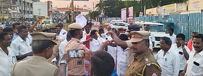 ஐக்கிய விவசாயிகள் முன்னணியினா் 
நகல் எரிப்புப் போராட்டம்