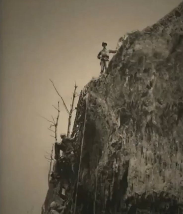 ஹேக்சா ரிட்ஜ் மலைப்பாறையின் பழைய படம்