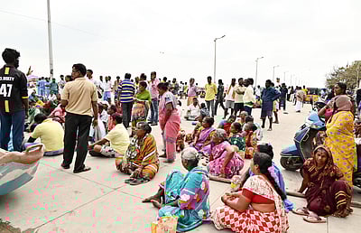 சென்னை மெரீனா, பெசன்ட் நகர் கடற்கரைகளில் குவியும் மக்கள்!