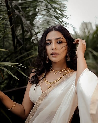 கிறிஸ்துமஸ் கொண்டாட்டத்தில்.. ஐஸ்வரியா லட்சுமி!