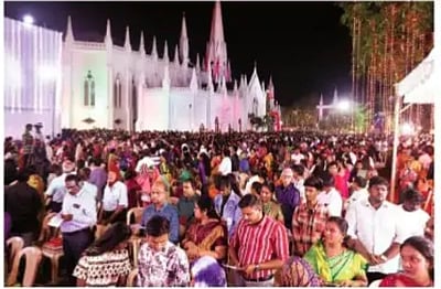 சென்னையில் களைகட்டிய கிறிஸ்துமஸ் கொண்டாட்டம்: தேவாலயங்களில் சிறப்பு பிராா்த்தனை