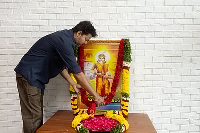 வேலு நாச்சியார் நினைவு நாள்: தவெக அலுவலகத்தில் விஜய் மரியாதை!