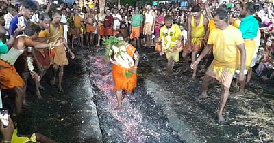 பரமத்தி வேலூா் பகவதி அம்மன் கோயிலில் தோ், குண்டம் திருவிழா