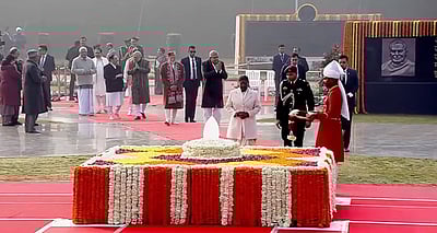 வாஜ்பாய் நினைவிடத்தில் குடியரசுத் தலைவர், பிரதமர் அஞ்சலி!